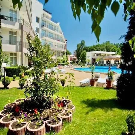 Cozy Mood Two-bed Flat In Sunny Apartment